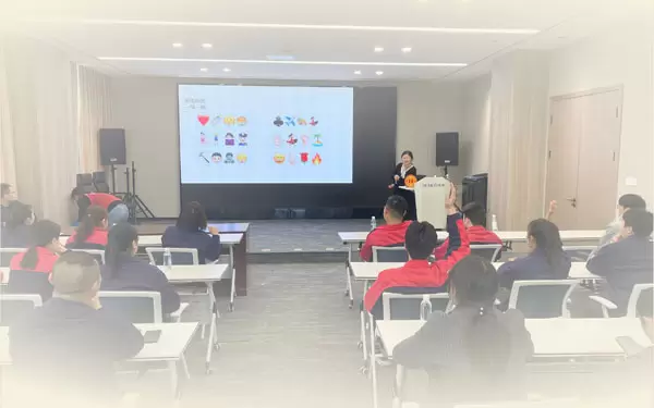 Dịch vụ hộ tống sức khỏe c&ocirc;ng nghệ cao - Năm 2025, UCHEN New Energy hợp t&aacute;c với Li&ecirc;n đo&agrave;n Lao động v&agrave; Ủy ban Y tế để tổ chức c&aacute;c b&agrave;i giảng phổ biến khoa học t&acirc;m l&yacute; v&agrave; c&aacute;c hoạt động y&ecirc;u thương hiến m&aacute;u miễn ph&iacute;!